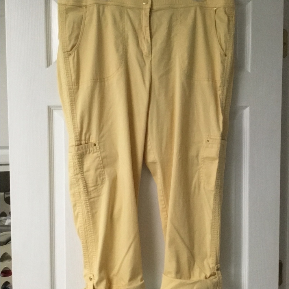 Chico's Pale Yellow Cargo Capris